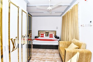 Standard Double Room | Desk, free WiFi, bed sheets