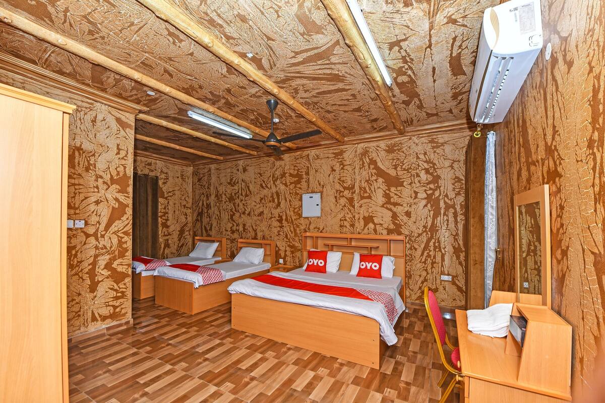 Desk, free WiFi, bed sheets