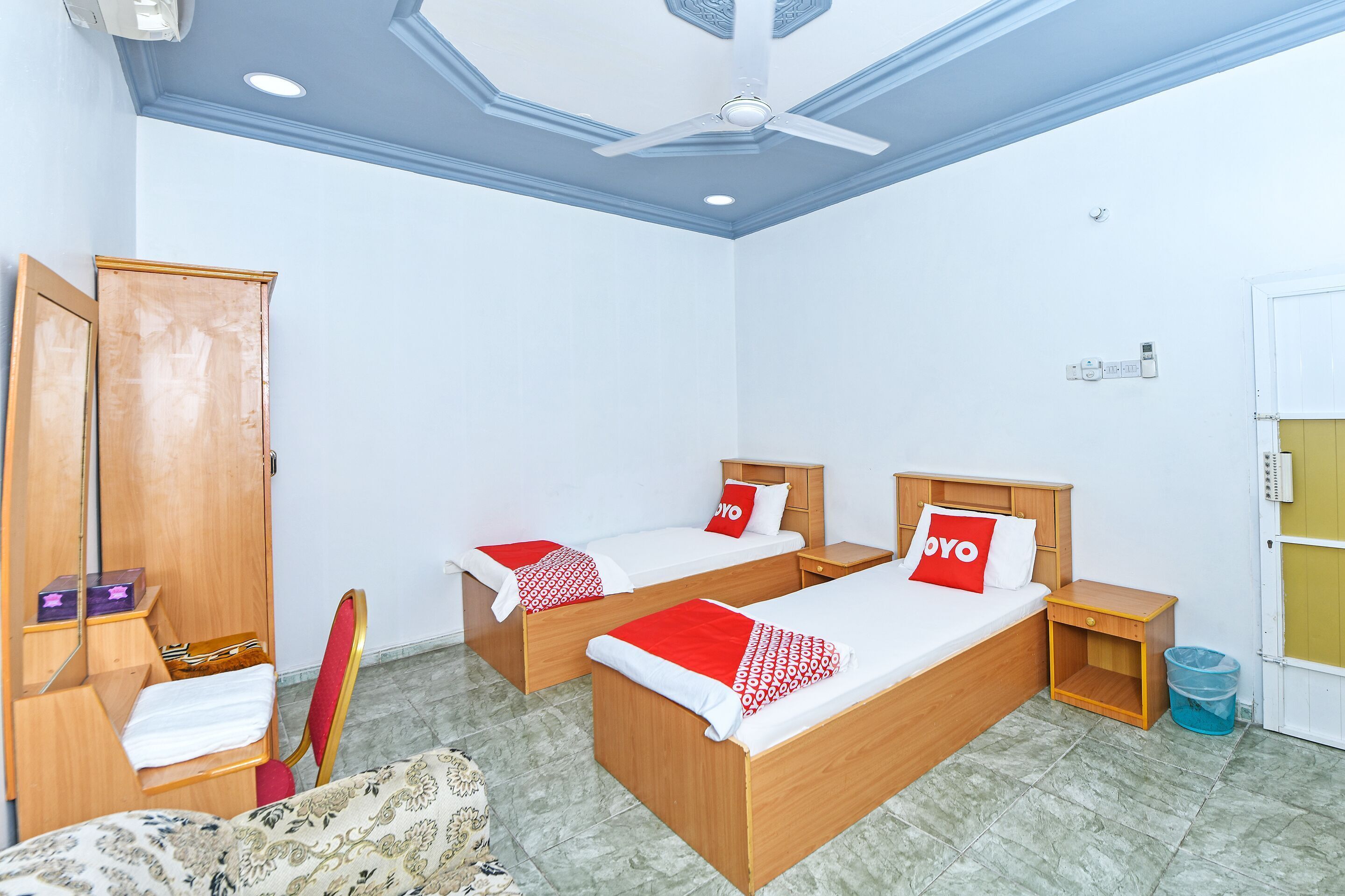 Desk, free WiFi, bed sheets