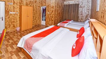 Presidential Suite | Desk, free WiFi, bed sheets