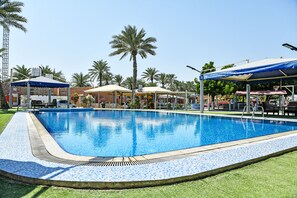 حمام سباحة