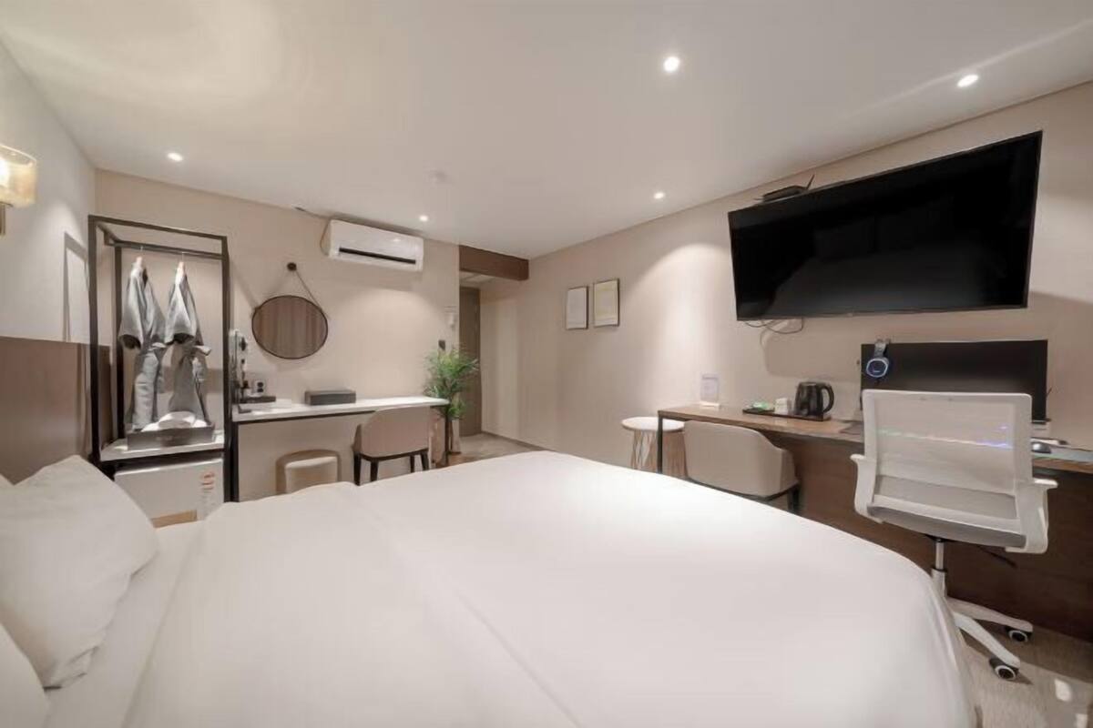 1 bedroom, individually decorated, individually furnished, free WiFi