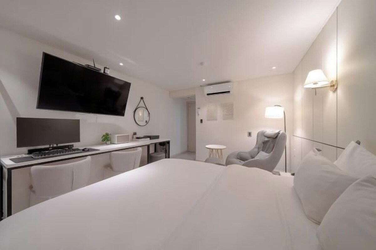 Wifi gratis, decoración individual, mobiliario individual y ropa de cama