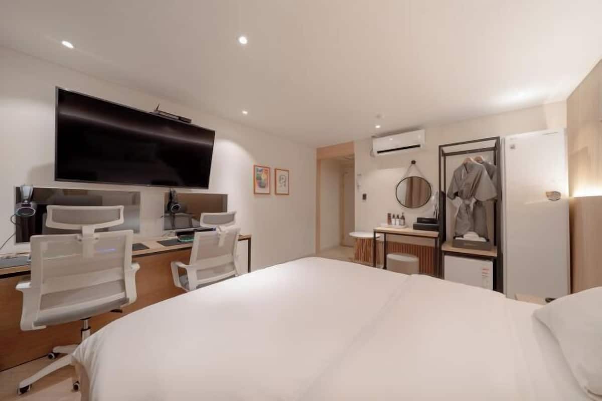 1 bedroom, individually decorated, individually furnished, free WiFi