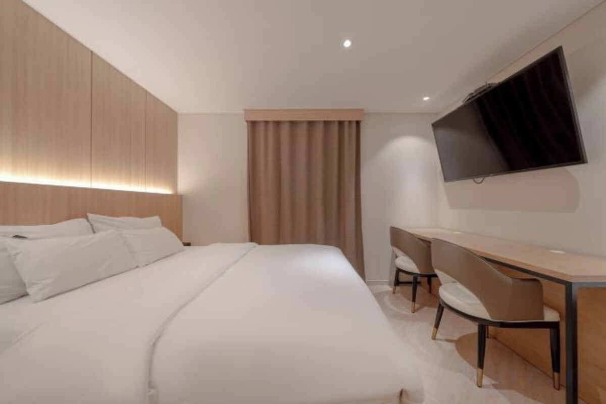 Free WiFi, individually decorated, individually furnished, bed sheets
