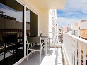 Outdoor dining - Conypra Modern and Renovated with Terrace (Arona)