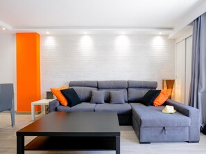 TV - Conypra Modern and Renovated with Terrace (Arona)