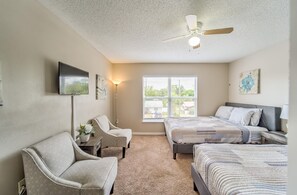 4 habitaciones, tabla de planchar con plancha y cuna de viaje 