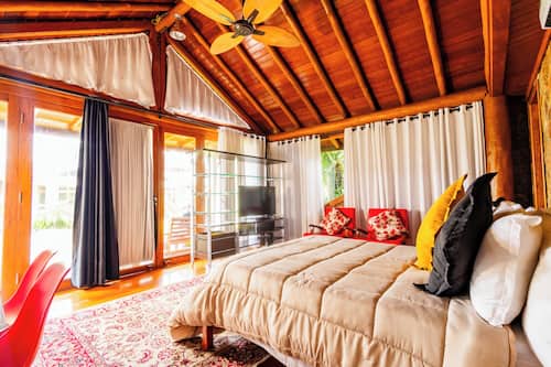 Estudio Deluxe | Minibar, escritorio, wifi gratis y ropa de cama