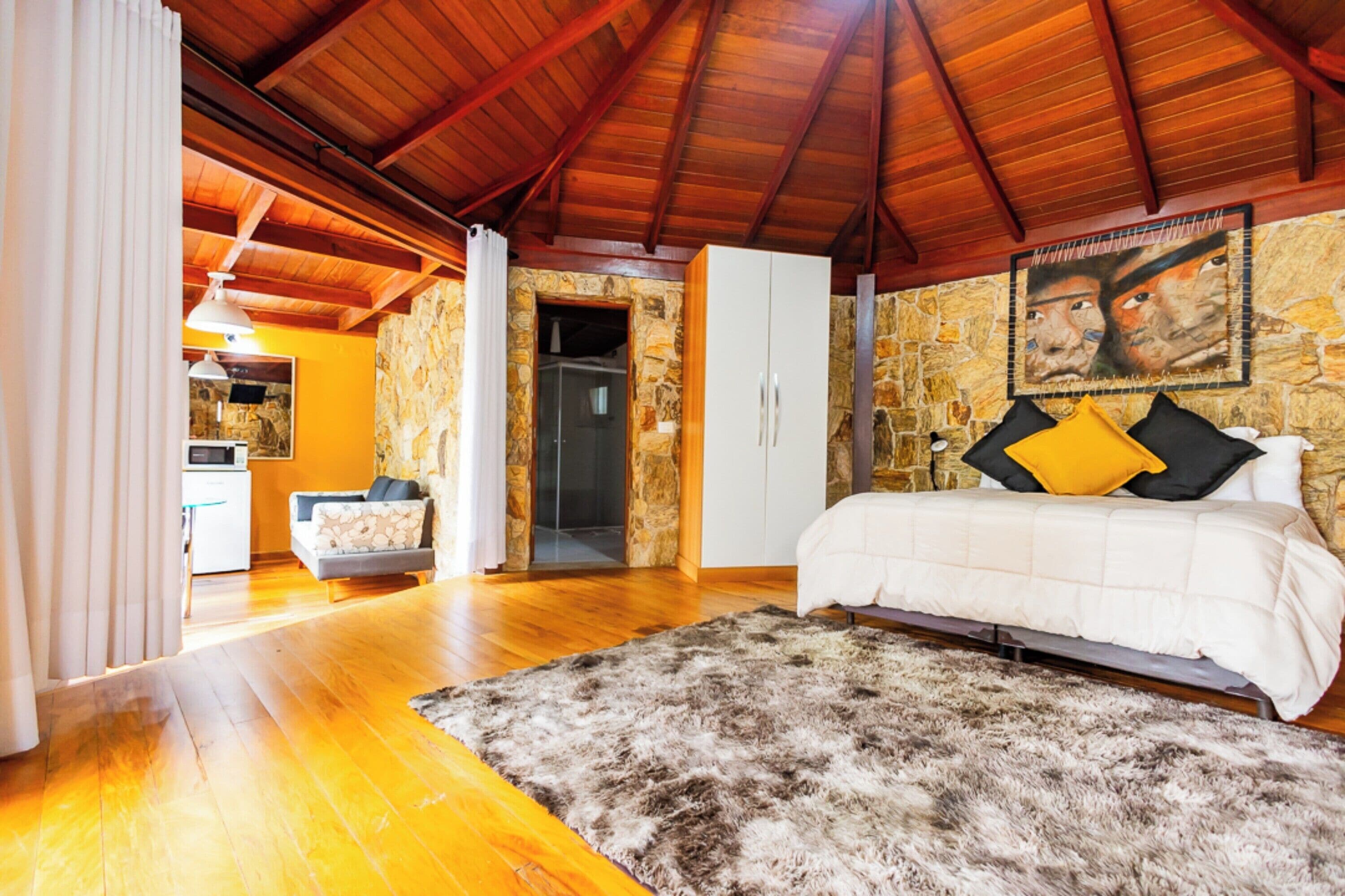 Double Room | Minibar, desk, free WiFi, bed sheets