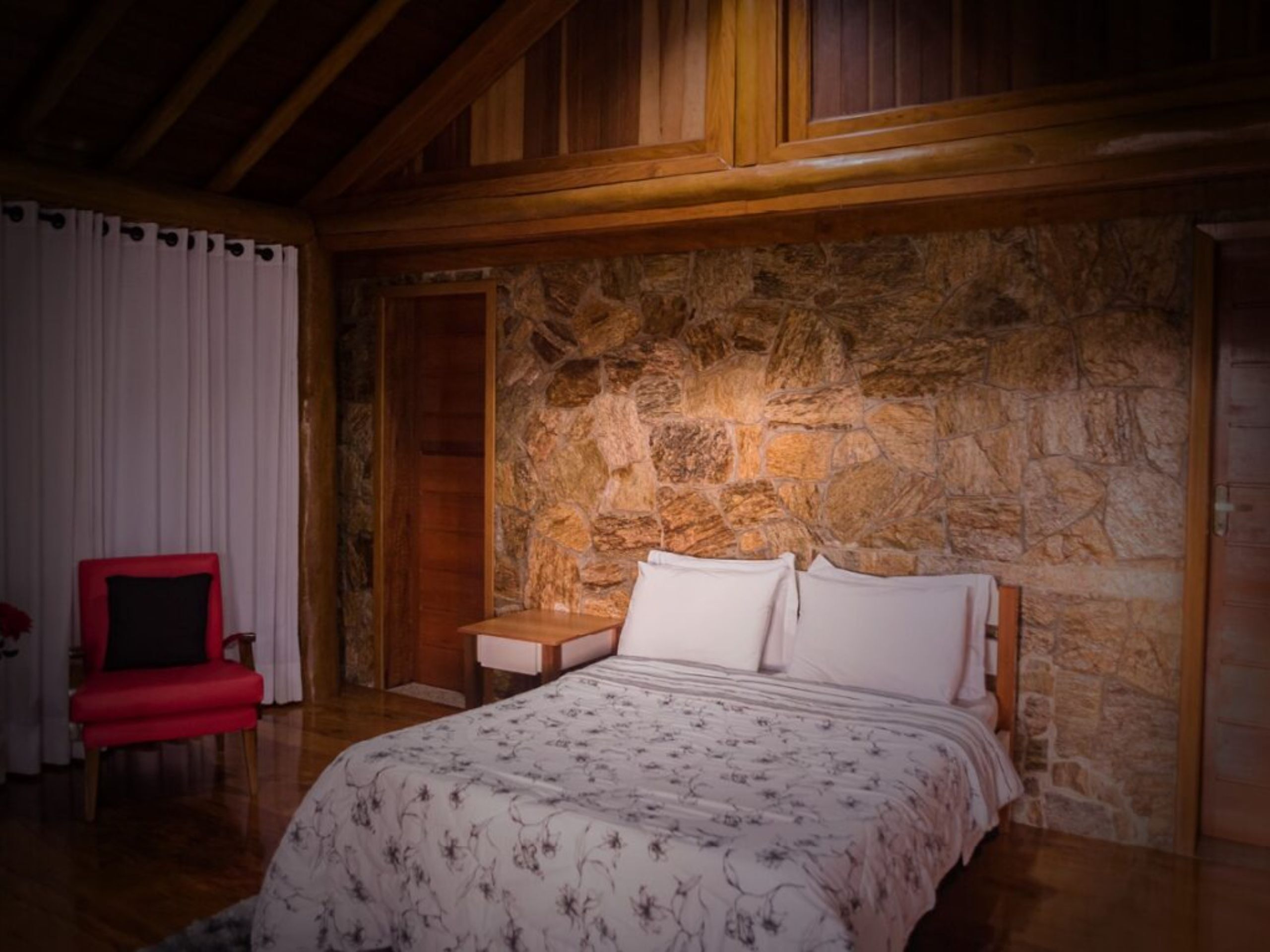 Minibar, desk, free WiFi, bed sheets