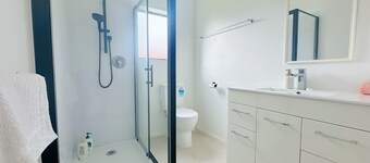 Perfect for Large group-Near Redwood Forest