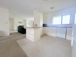 Interior - Perfect for Large group-Near Redwood Forest (Rotorua)