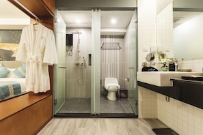 Deluxe Double Room | Bathroom - Thapae Twins Hotel (Chiang Mai)