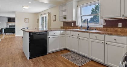 Roomy - Fire Place - Large Outdoor Space