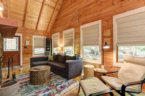 TV, caminetto, lettore DVD