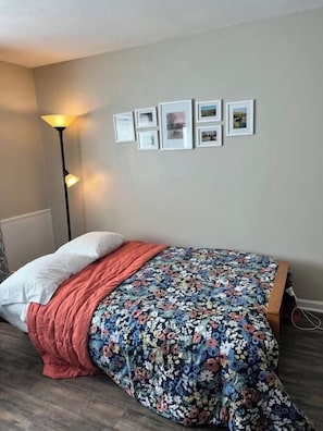 2 chambres, fer et planche à repasser, Wi-Fi, draps fournis