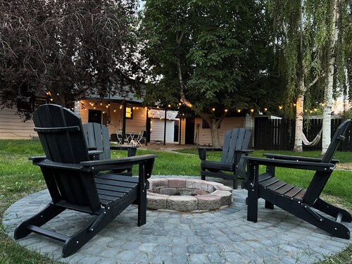 Luxury lower level , pet friendly, fully fenced yard