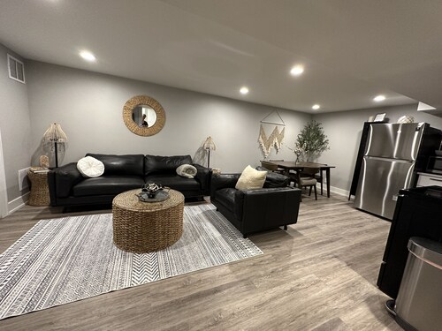 Luxury lower level , pet friendly, fully fenced yard