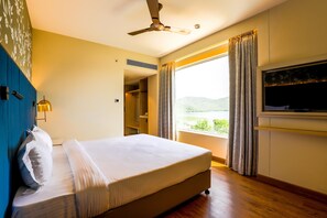 Egyptian cotton sheets, premium bedding, minibar, in-room safe