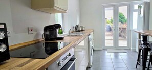 Microwave, oven, dishwasher, coffee/tea maker
