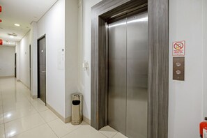 Elevator - City Biz Residence (Jakarta)