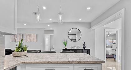 The Perfect Get Away - Walk to Wilton Drive