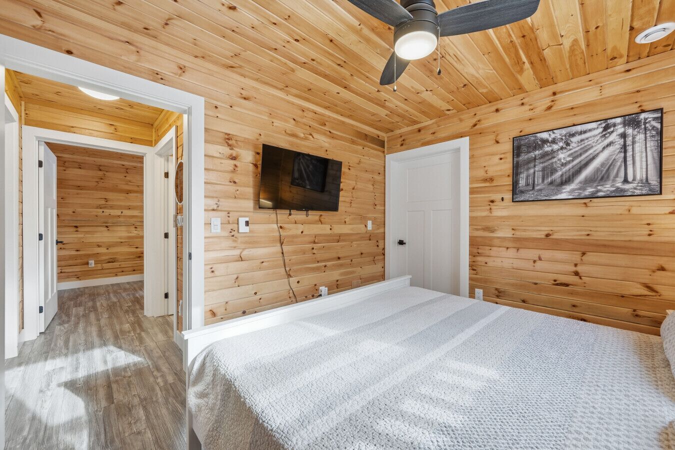 2 عدّة غرف نوم ومكواة/لوح كي وواي فاي مجانًا وملاءات أسرّة