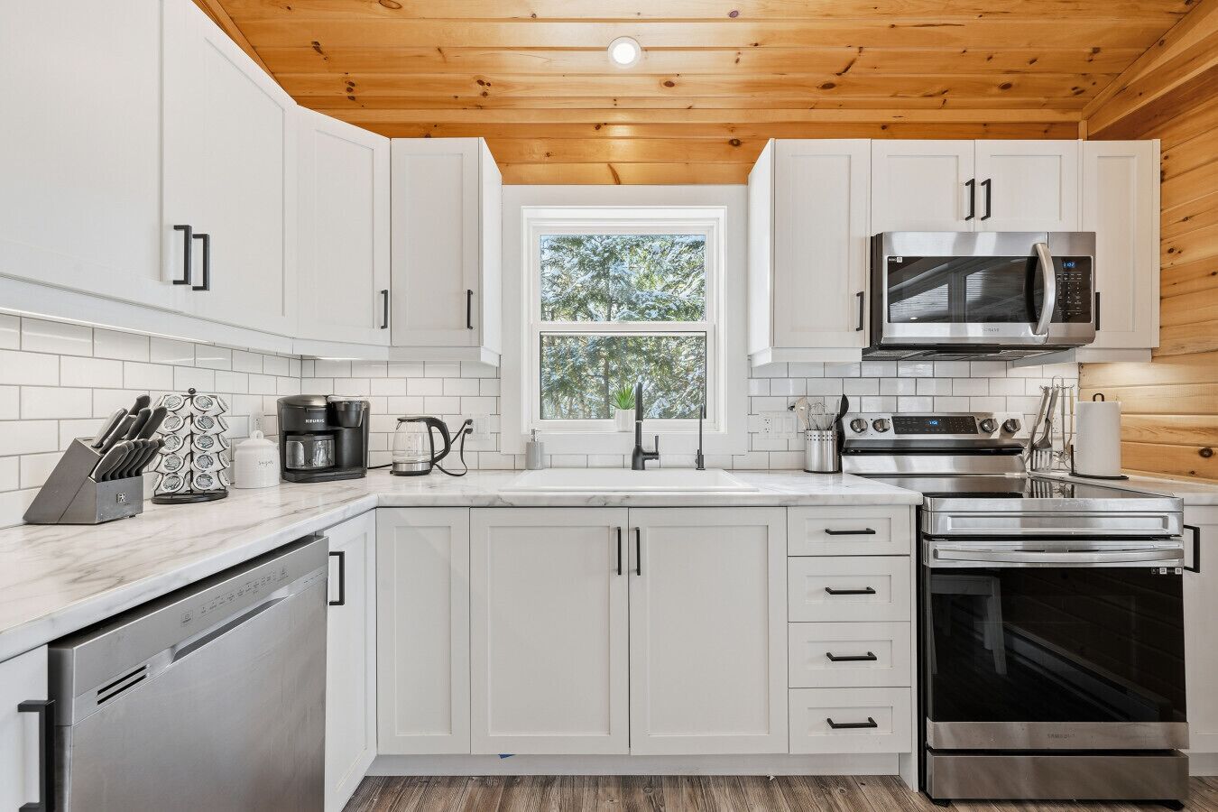 ثلاجة، ميكروويف، فرن، موقد طهي مسطح