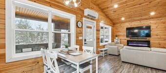 Treeside Retreat with Hot tub