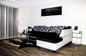 Smart TV, stereo - Peaceful Buckhead Oasis (Atlanta)