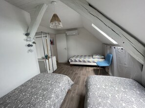 2 bedrooms, iron/ironing board, travel cot, WiFi