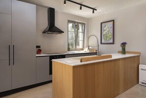 Villa | Private kitchen | Fridge, microwave, oven, stovetop - Stunning 4-bed House in Zadar (Zadar)