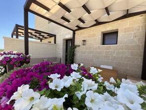 Junior Studio Suite | Minibar, in-room safe, desk, blackout drapes - Gianfranco Fino Viticoltore (Manduria)