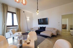 Family Suite | Living area | Flat-screen TV - Gianfranco Fino Viticoltore (Manduria)