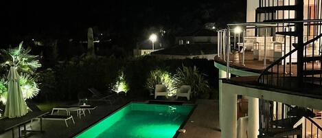 Outdoor pool, a heated pool