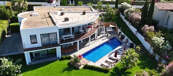 CALIFORNIAN VILLA IN CAVALAIRE SUR MER 350 M2