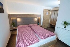 Chambre Double Standard | Rideaux occultants, chambres insonorisées, Wi-Fi gratuit, draps fournis