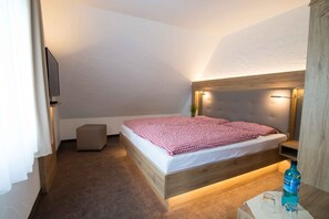 Comfort tweepersoonskamer | Verduisterende gordijnen, geluiddichte muren, gratis wifi, beddengoed