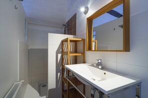 Bathtub, hair dryer, toilet paper - Pretty town house in the heart of Chinon + garden 6 p. (Chinon)