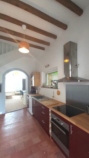 Fridge, microwave, oven, stovetop - Pretty town house in the heart of Chinon + garden 6 p. (Chinon)