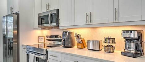 Fridge, microwave, stovetop, dishwasher