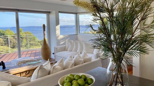 Binalong House by HolidayCo.