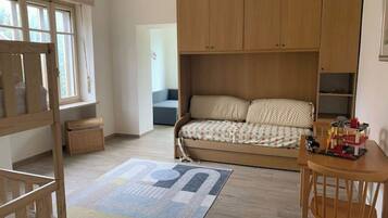 4 bedrooms, desk, iron/ironing board, travel crib