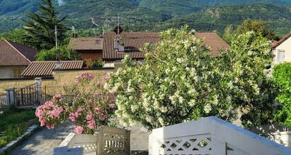 Large air-conditioned apartment with private courtyard