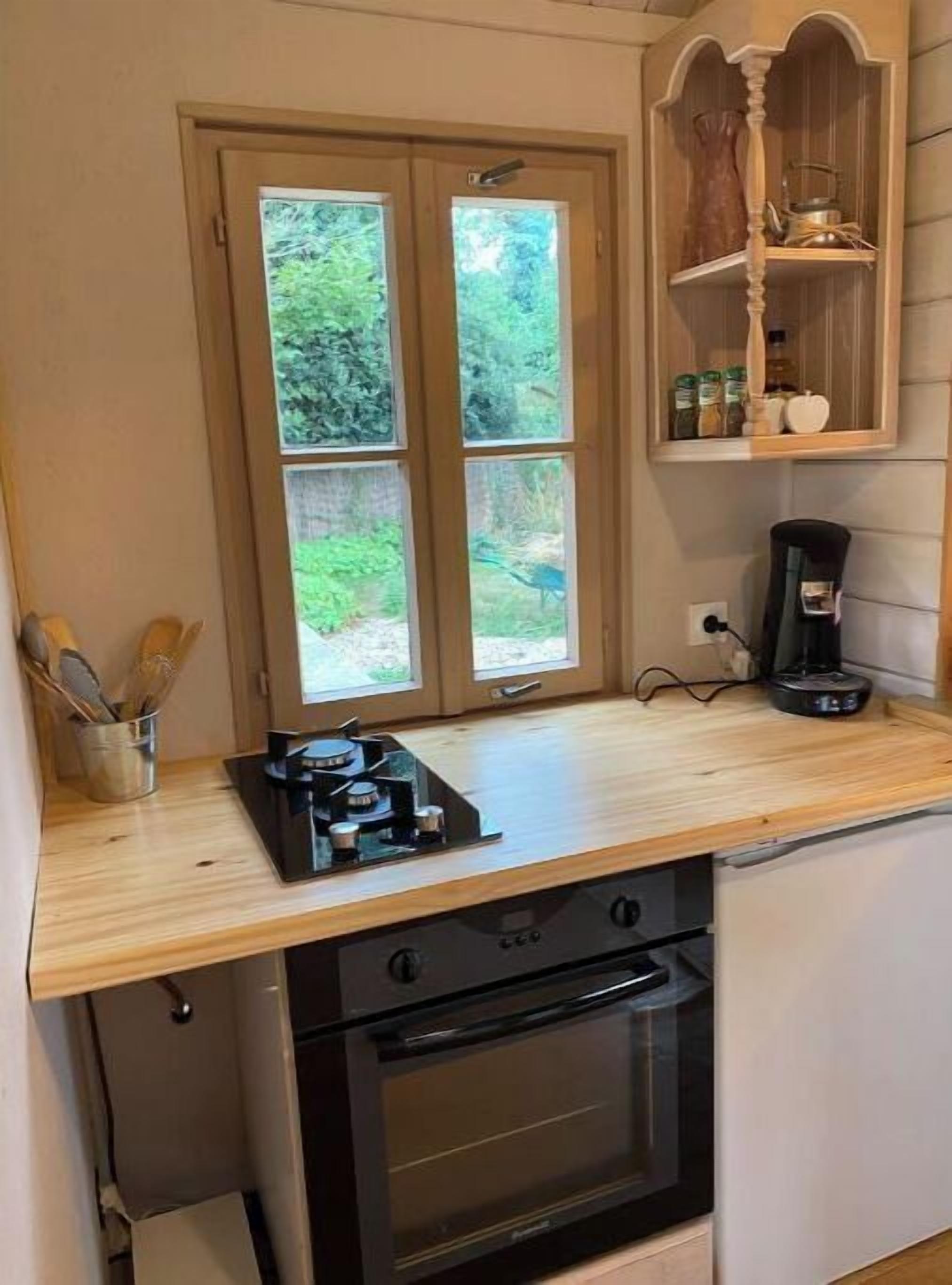 Fridge, oven, stovetop, toaster