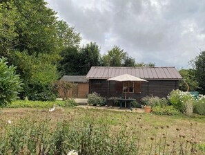 Property grounds - Au Chalet Fleuri (Fiquefleur-Équainville)