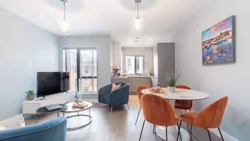 Leilighet | Oppholdsområde | En 32-tommers Flatskjerm-TV med digitale kanaler samt TV og Netflix