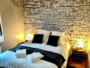 2 bedrooms, iron/ironing board, travel cot, free WiFi