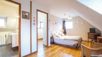 1 bedroom, travel crib, WiFi, bed sheets